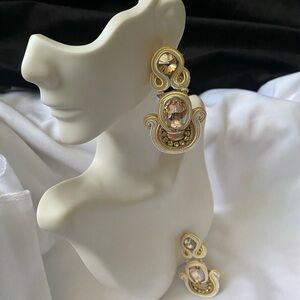 Elegant Gold and Cream Earrings